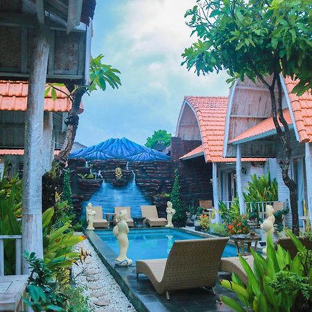 The Box Paradise Cottage Batununggul Exterior photo