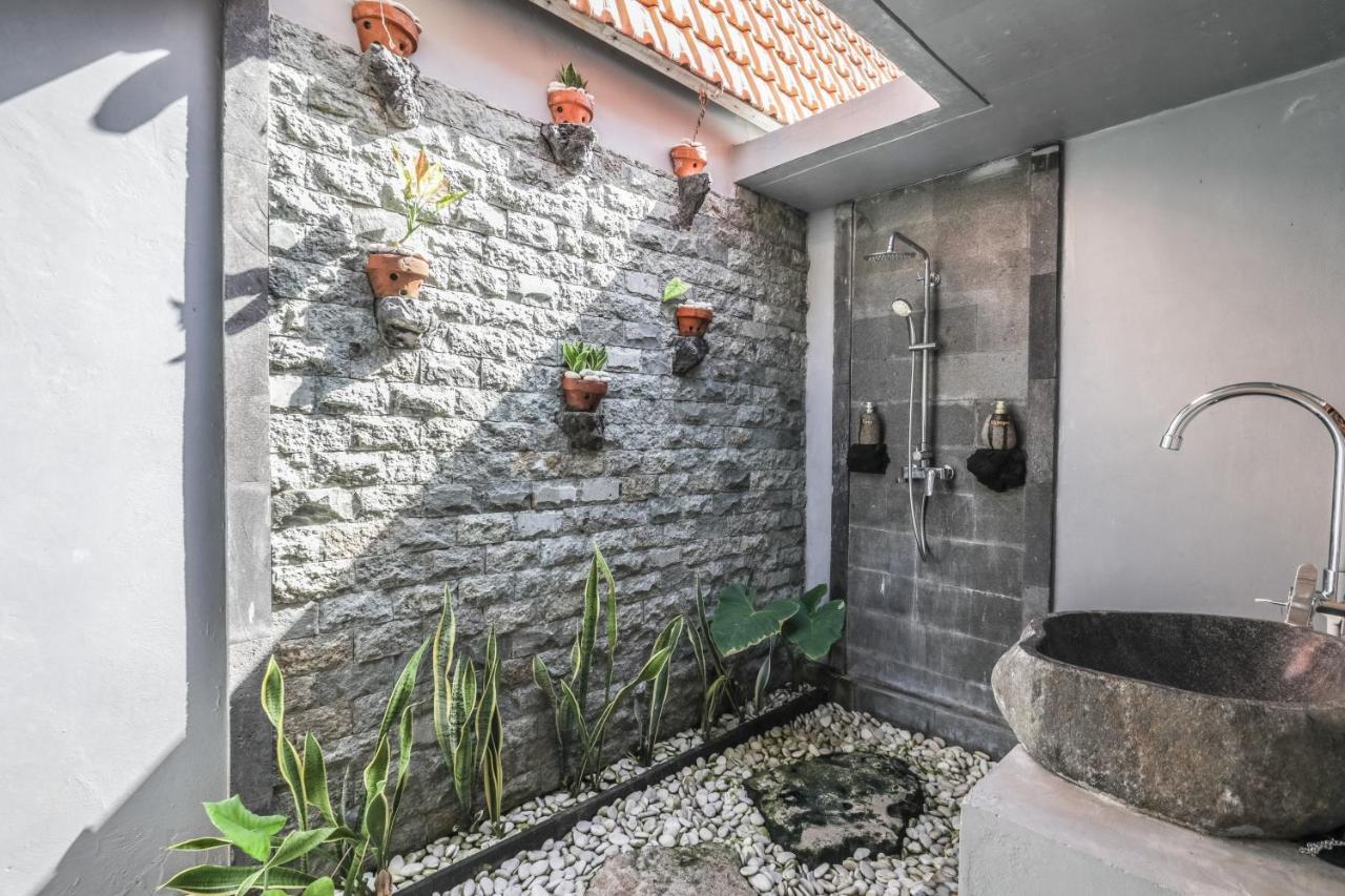 The Box Paradise Cottage Batununggul Exterior photo
